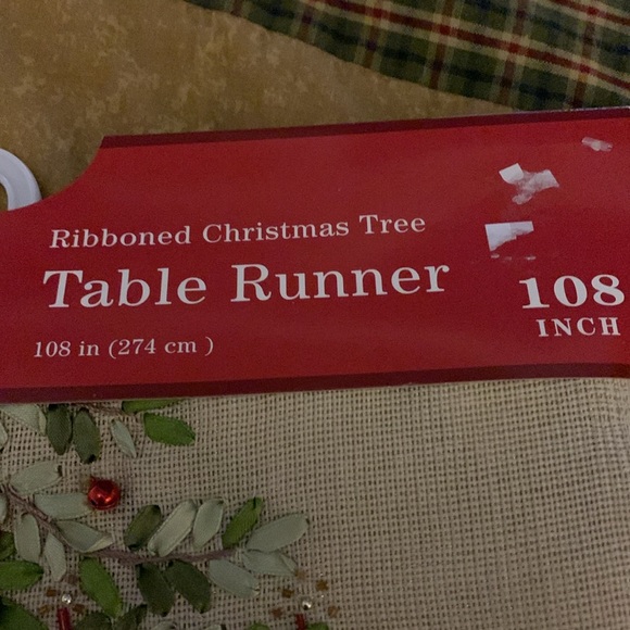 Winter Wonderland - Ribboned Christmas Table Runner - Picture 3 of 5